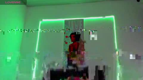 Darlyhooper online show from April 16, 2026, 9:39 pm