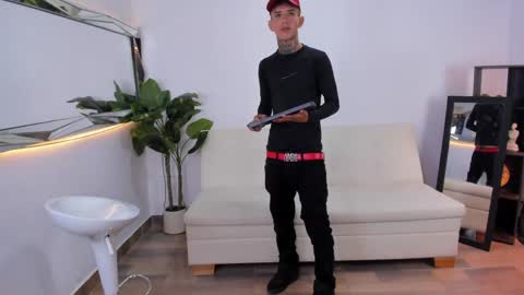 darwin_stark online show from June 5, 2026, 4:41 am