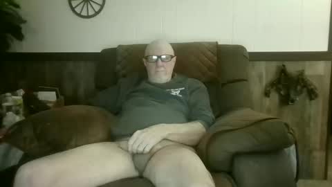 dave571960 online show from April 13, 2026, 10:21 am