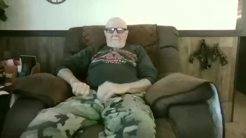 Snapshot of dave571960 chatting on June 8, 2026, 9:53 am dave571960 online show from June 8, 2026, 9:53 am