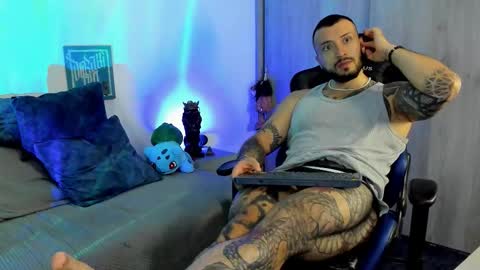 DAVE MAX online show from November 24, 2025, 10:26 am