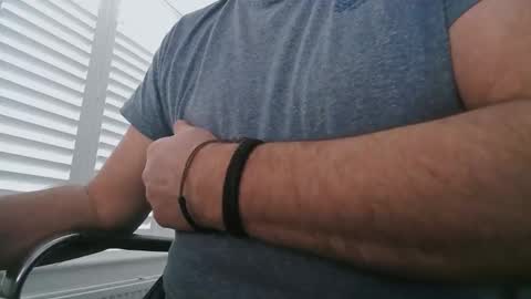 davesu12345 online show from March 19, 2026, 7:23 am