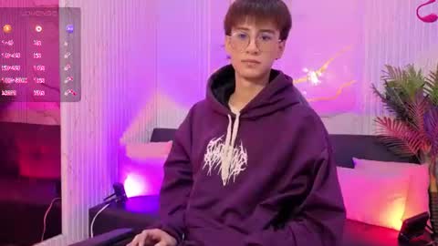Snapshot of davi_tay chatting on August 8, 2026, 3:08 am Davi sweet boy - follow me 3 online show from August 8, 2026, 3:08 am