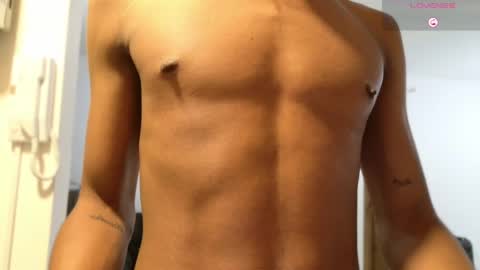 Snapshot of david_hot44 chatting on May 5, 2026, 8:33 am david_hot44 online show from May 5, 2026, 8:33 am