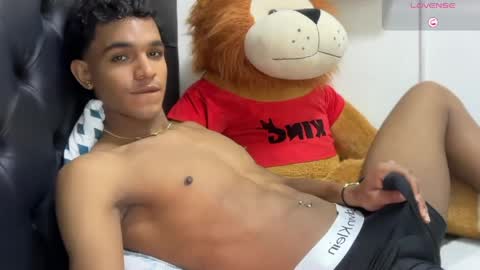 Snapshot of david_hot44 chatting on May 9, 2026, 4:28 am david_hot44 online show from May 9, 2026, 4:28 am