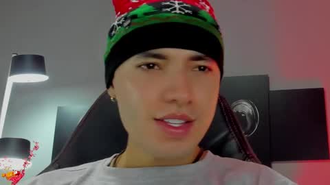 David Jons online show from December 10, 2024, 11:40 pm