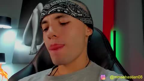 Snapshot of david_jons7 chatting on February 3, 2026, 1:15 am David Jons online show from February 3, 2026, 1:15 am