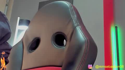 Snapshot of david_jons7 chatting on February 11, 2026, 2:49 am David Jons online show from February 11, 2026, 2:49 am