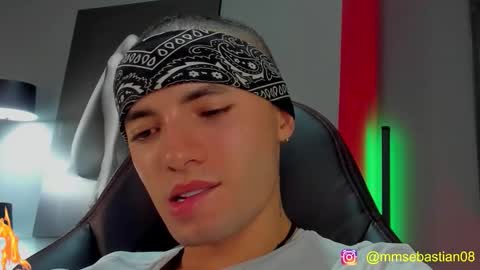 Snapshot of david_jons7 chatting on February 13, 2026, 1:45 am David Jons online show from February 13, 2026, 1:45 am