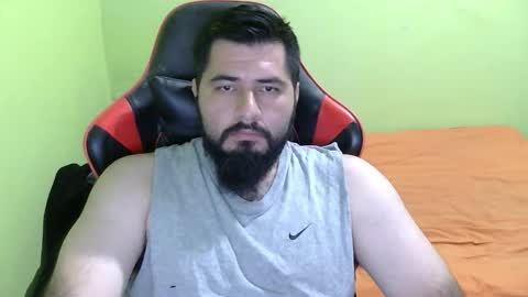 Snapshot of daviddelz chatting on December 22, 2025, 4:31 am David online show from December 22, 2025, 4:31 am