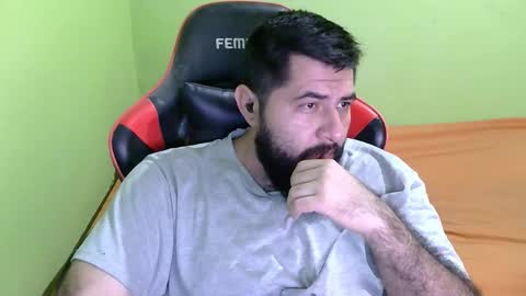 Snapshot of daviddelz chatting on February 5, 2026, 8:41 am David online show from February 5, 2026, 8:41 am