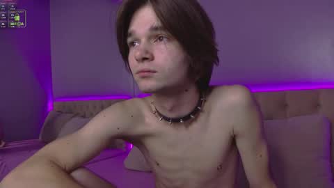 Snapshot of davidleatherhoff chatting on November 16, 2025, 4:40 am DAVID online show from November 16, 2025, 4:40 am