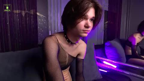 Snapshot of davidleatherhoff chatting on November 17, 2025, 2:01 pm DAVID online show from November 17, 2025, 2:01 pm