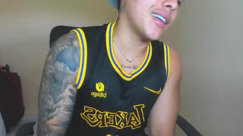 Snapshot of davidlenonn_ chatting on September 25, 2025, 8:23 pm Lennon online show from September 25, 2025, 8:23 pm