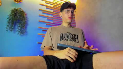 daviid_huge online show from October 24, 2025, 1:40 pm