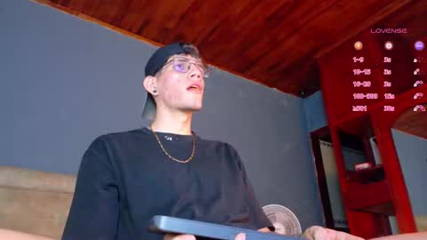 daviid_huge online show from November 16, 2025, 1:22 am