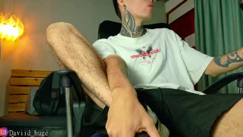daviid_huge online show from May 18, 2026, 2:18 am