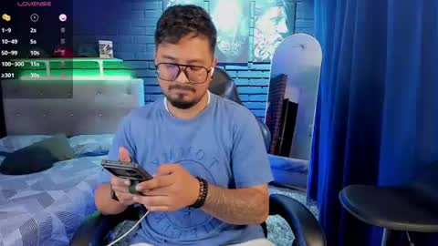 Snapshot of daviidevans chatting on July 8, 2026, 1:54 am David Evans online show from July 8, 2026, 1:54 am