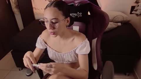 Snapshot of davina_heart chatting on December 14, 2025, 3:39 pm Davina online show from December 14, 2025, 3:39 pm