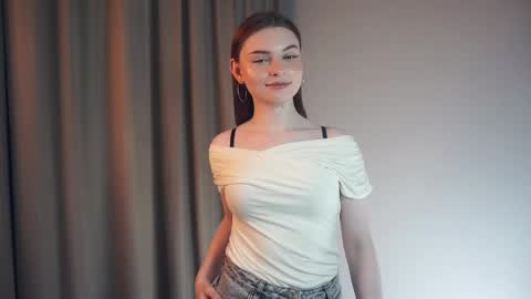 Louise online show from April 21, 2026, 10:12 pm