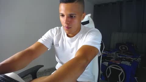 Snapshot of davisito7 chatting on March 12, 2025, 4:30 am David Angel online show from March 12, 2025, 4:30 am