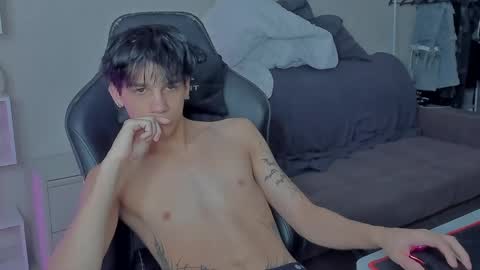 Snapshot of davisross chatting on December 4, 2024, 10:46 am davis online show from December 4, 2024, 10:46 am