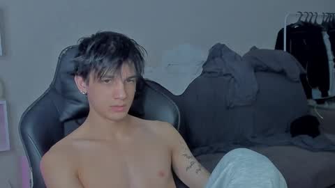 Snapshot of davisross chatting on December 9, 2024, 11:56 pm davis online show from December 9, 2024, 11:56 pm