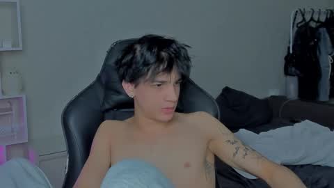 Snapshot of davisross chatting on December 17, 2024, 3:28 am davis online show from December 17, 2024, 3:28 am