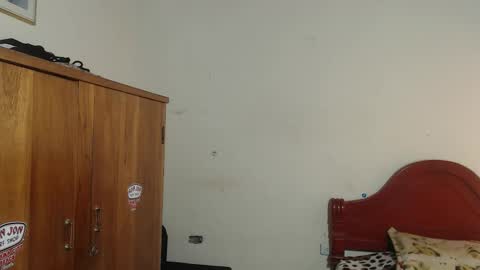 Snapshot of daylon_brown_ chatting on December 17, 2025, 6:14 pm Dylon online show from December 17, 2025, 6:14 pm