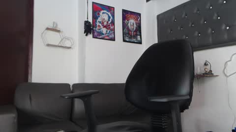 Snapshot of dazzayyy chatting on February 23, 2025, 6:12 pm dazzayy online show from February 23, 2025, 6:12 pm