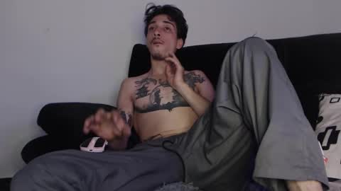 Snapshot of dazzayyy chatting on October 12, 2025, 10:31 pm dazzayy online show from October 12, 2025, 10:31 pm