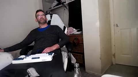 Snapshot of dbfroge chatting on November 9, 2025, 11:58 pm dbfroge online show from November 9, 2025, 11:58 pm