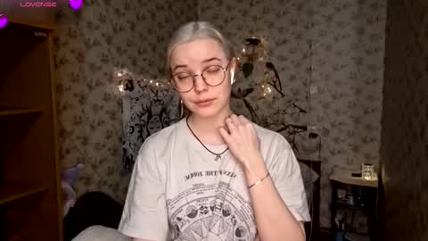 Charlie 18yo online show from December 16, 2025, 6:13 pm