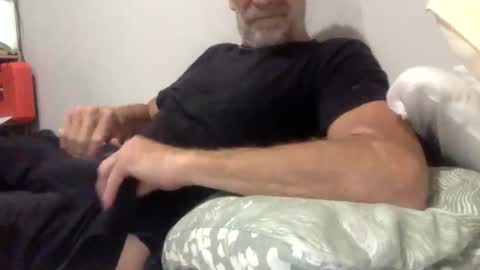 deanofflove221000 online show from December 18, 2025, 1:33 am