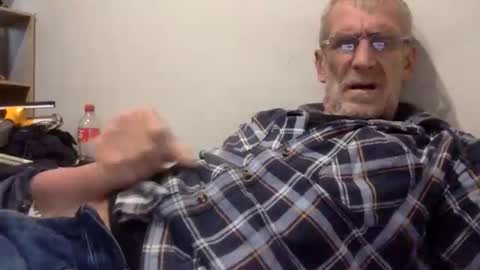 deanofflove221000 online show from April 2, 2026, 8:12 am