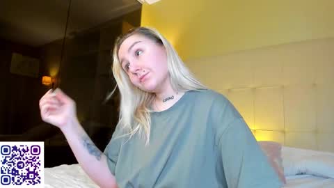 Snapshot of debbie_taylor chatting on November 15, 2025, 5:20 pm Debbie Mon Tue Fri Sun Sat GMT 3 1000am - 0400pm online show from November 15, 2025, 5:20 pm