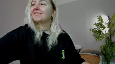 Snapshot of debbie_taylor chatting on November 22, 2025, 5:34 pm Debbie Mon Tue Fri Sun Sat GMT 3 1000am - 0400pm online show from November 22, 2025, 5:34 pm