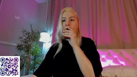 Snapshot of debbie_taylor chatting on November 27, 2025, 4:20 pm Debbie Mon Tue Fri Sun Sat GMT 3 1000am - 0400pm online show from November 27, 2025, 4:20 pm