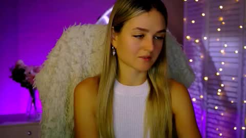 Debora online show from November 22, 2025, 4:44 am