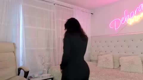 DeboraMom online show from December 19, 2025, 10:17 pm