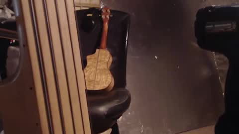 decarabas22 online show from April 12, 2026, 7:13 am