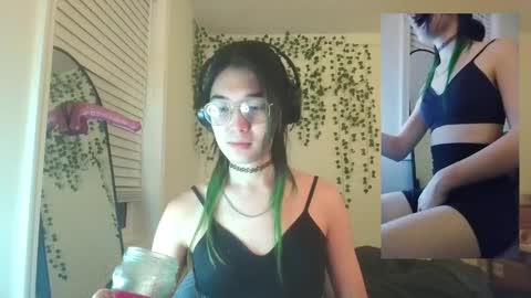 Snapshot of deciduousdoll chatting on September 11, 2025, 6:13 am deciduousdoll online show from September 11, 2025, 6:13 am