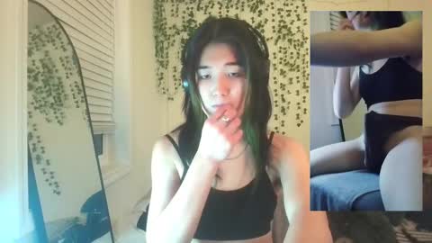 Snapshot of deciduousdoll chatting on September 21, 2025, 6:04 am deciduousdoll online show from September 21, 2025, 6:04 am