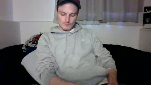 Snapshot of dee4dayz19 chatting on May 4, 2026, 1:01 am Dee4dayz online show from May 4, 2026, 1:01 am