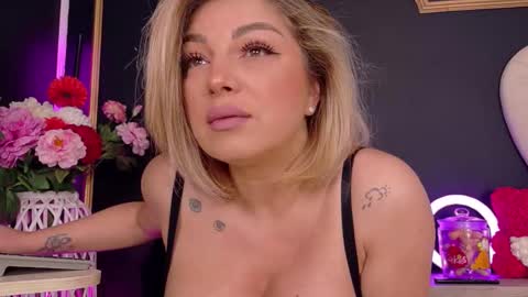 Snapshot of deeadiamond chatting on December 3, 2025, 8:18 pm Deea online show from December 3, 2025, 8:18 pm