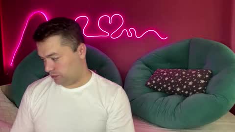 Snapshot of deeplookscouple chatting on September 12, 2025, 1:11 pm deeplookscouple online show from September 12, 2025, 1:11 pm