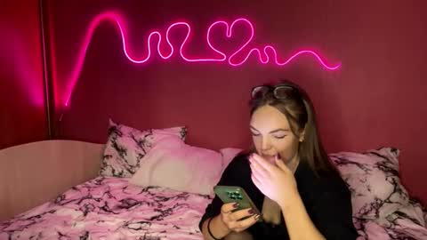 Snapshot of deeplookscouple chatting on October 3, 2025, 1:41 pm deeplookscouple online show from October 3, 2025, 1:41 pm