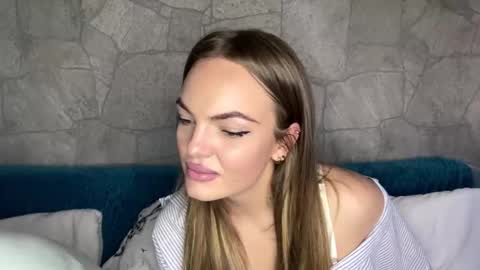 Snapshot of deeplookscouple chatting on October 7, 2025, 1:19 pm deeplookscouple online show from October 7, 2025, 1:19 pm