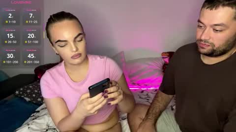 Snapshot of deeplookscouple chatting on October 10, 2025, 2:05 pm deeplookscouple online show from October 10, 2025, 2:05 pm