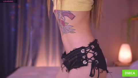 Snapshot of deeptalkss_ chatting on November 20, 2025, 8:14 am Eva online show from November 20, 2025, 8:14 am